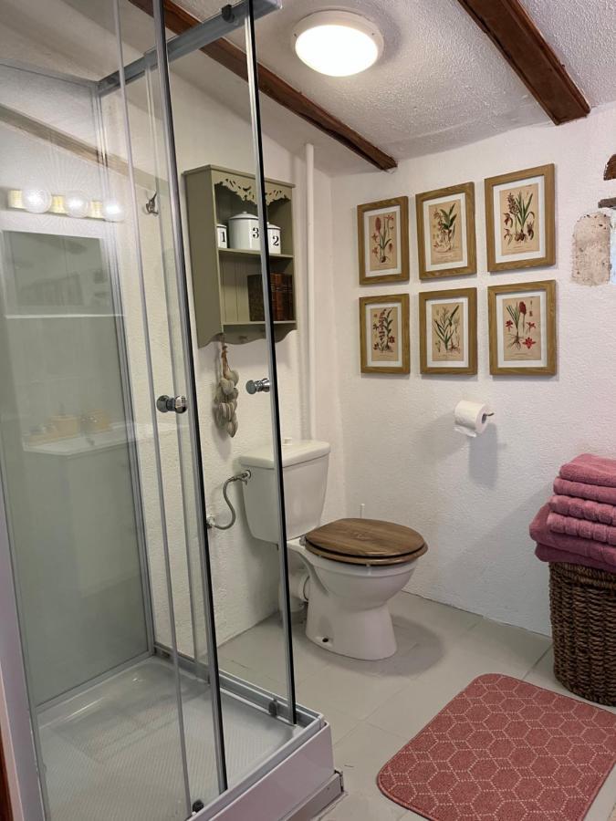 La Colline De Tilleul - Les Deux Puits - Cosy Cottage With Swimming Pool Near Aubeterre Saint-Romain  外观 照片