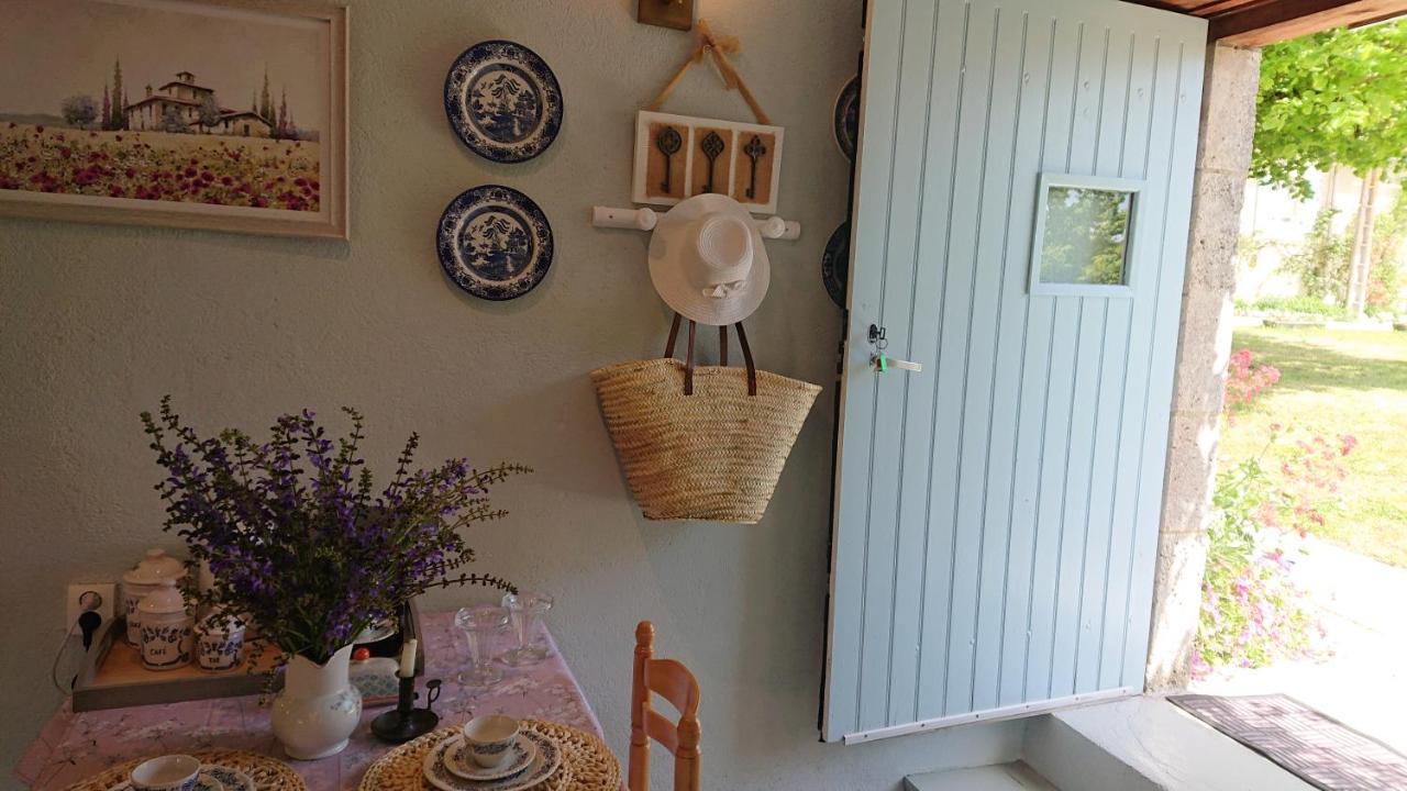 La Colline De Tilleul - Les Deux Puits - Cosy Cottage With Swimming Pool Near Aubeterre Saint-Romain  外观 照片